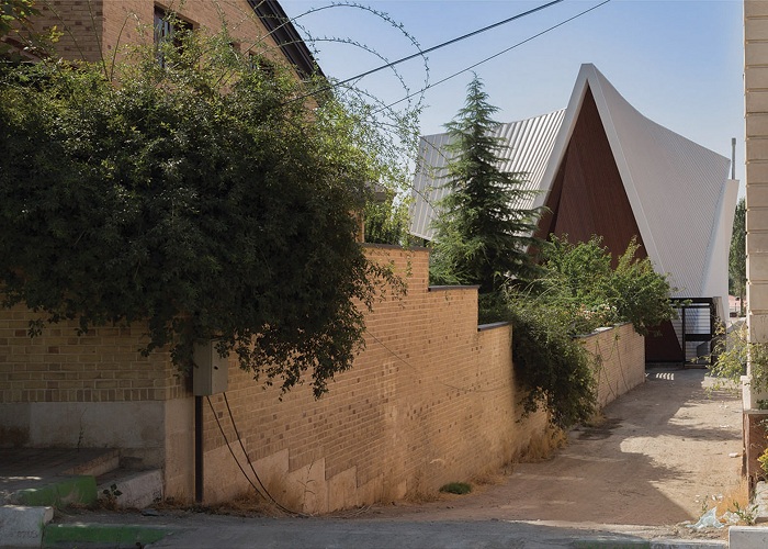 Неординарный дизайн крыши частного дома в Иране