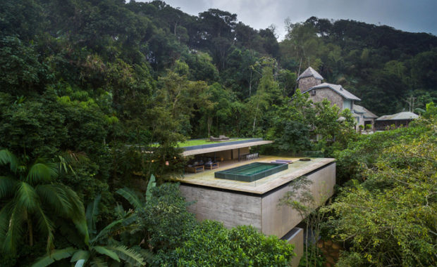 Дом в джунглях Бразилии