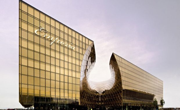 Золото и зелень — эксплуатируемая крыша одного из самых эффектных торговых центров мира