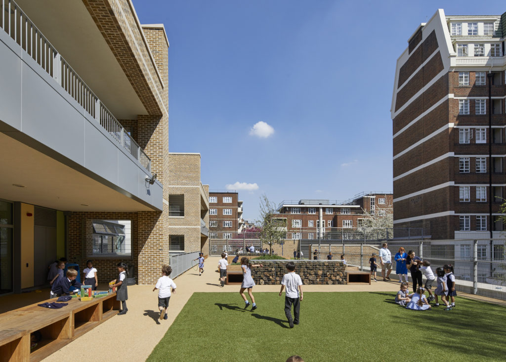 Озеленение террас городской школы в Лондоне